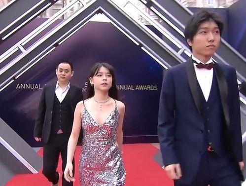 吃瓜吃一半被拉黑,揭秘吃瓜吃一半被拉黑的尴尬瞬间