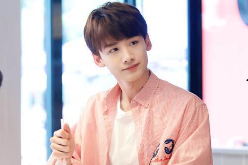 吃瓜爆料白敬亭私下物品,吃瓜群众眼中的明星日常