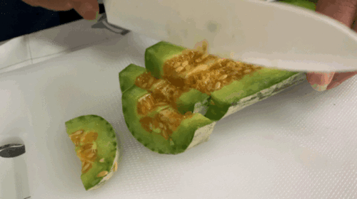 今日头条羊角蜜瓜,夏日里的甜蜜诱惑，尽享瓜果新滋味