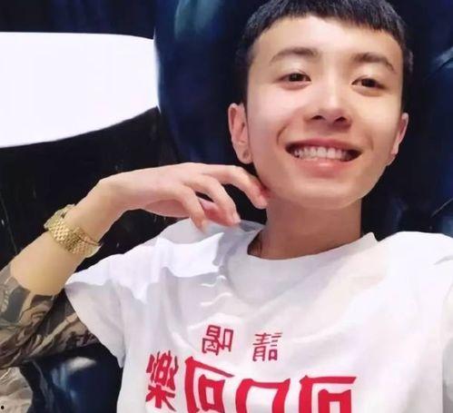 抖音热门瓜帅小伙和大妈,跨越年龄的温情互动