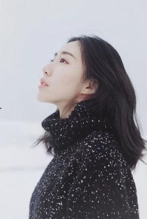 孤独颂歌明星网红视频,网红明星的内心独白与情感共鸣