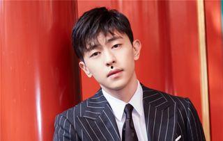 近视明星网红是谁,揭秘明星级近视网红的蜕变之路