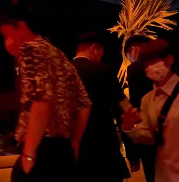 明星网红去的酒吧,揭秘热门酒吧魅力瞬间