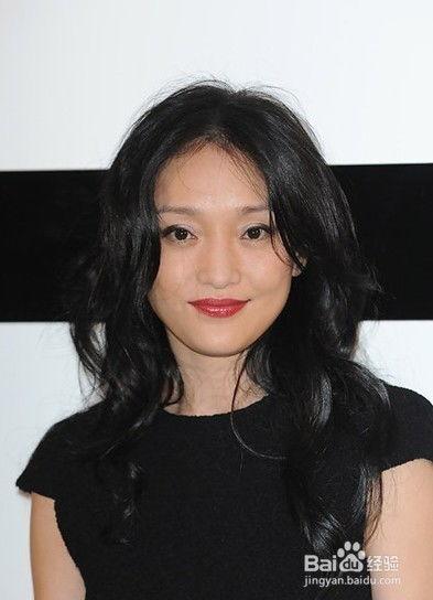 明星网红的黑色卷发,揭秘明星网红的时尚秘密