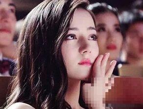 明星网红的黑色卷发,揭秘明星网红的时尚秘密