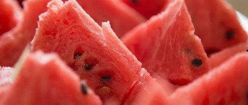 吃瓜会黑便么,吃瓜引发黑便？揭秘瓜果摄入与消化健康之谜