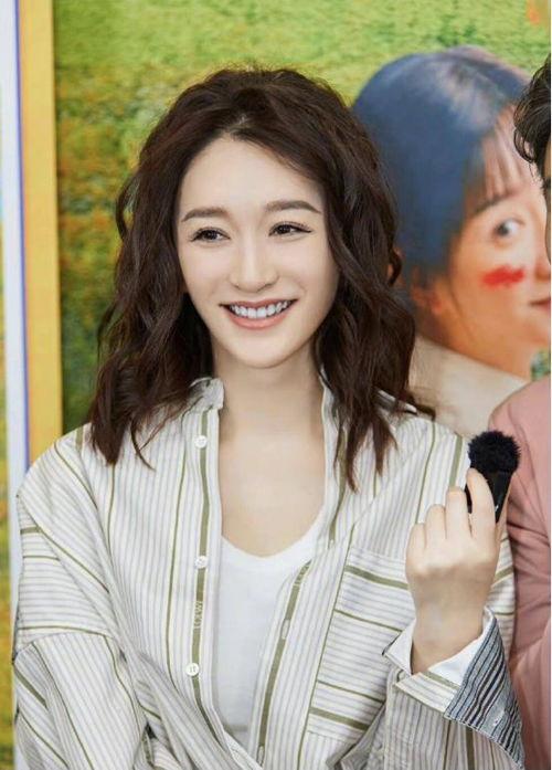 明星网红镜子图片真实,揭秘明星网红的时尚魅力