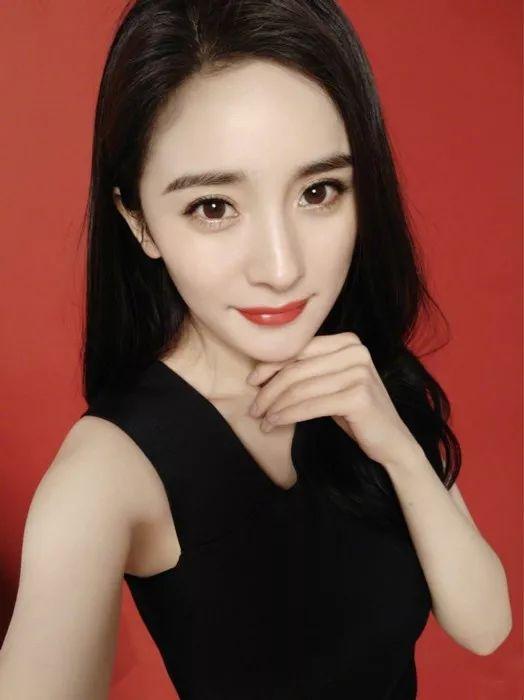 国际大明星网红,揭秘国际大明星网红的璀璨人生